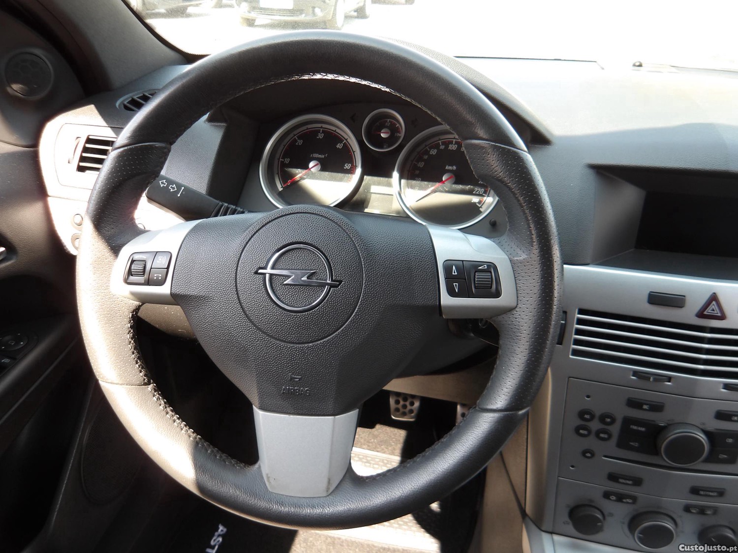 Opel Astra Gtc — fotografia 4