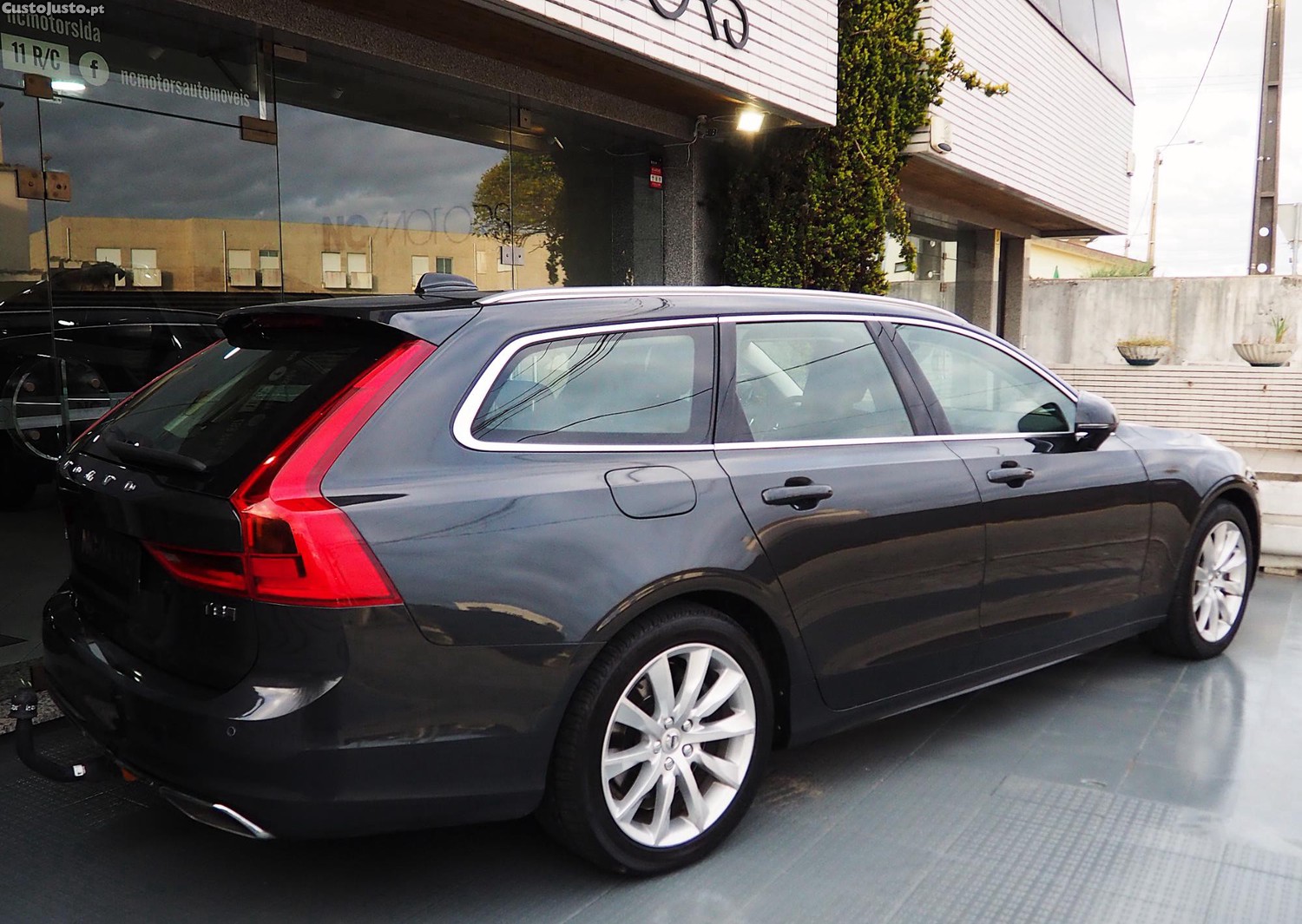 Volvo V90 2.0 T8 Momentum Plus AWD Geartronic — fotografia 8