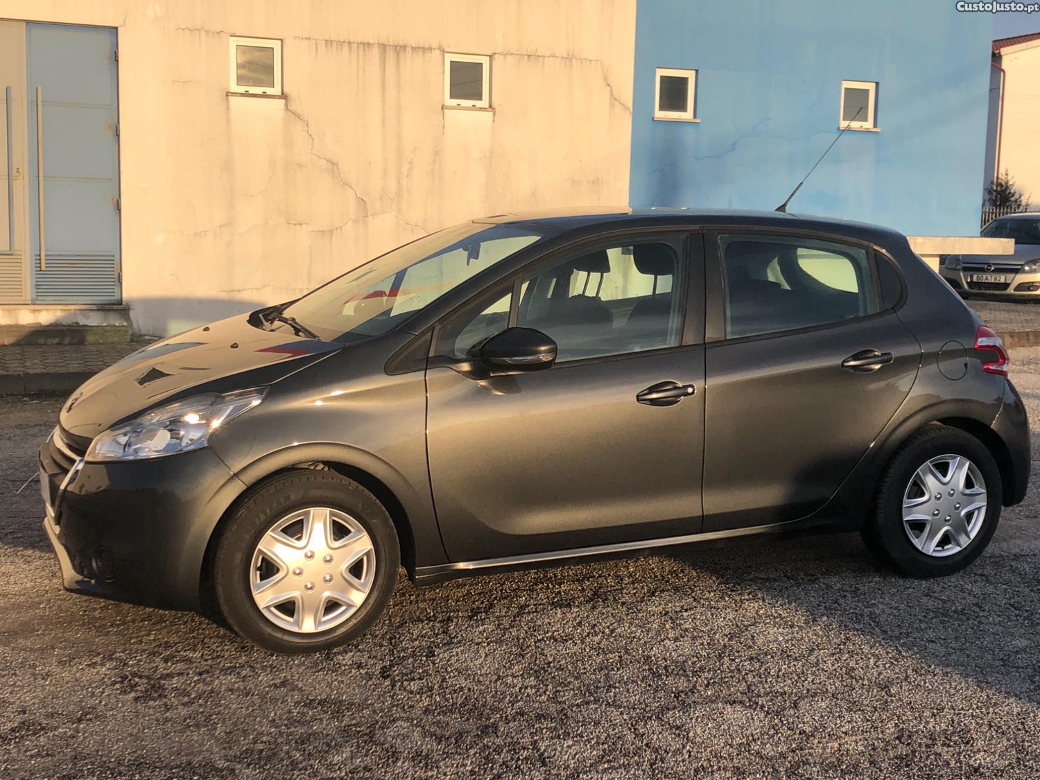 Peugeot 208 1.2i 2015 — fotografia 5