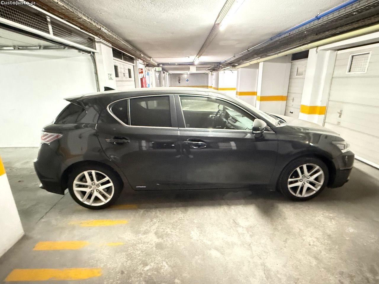 Lexus CT 200H — fotografia 2