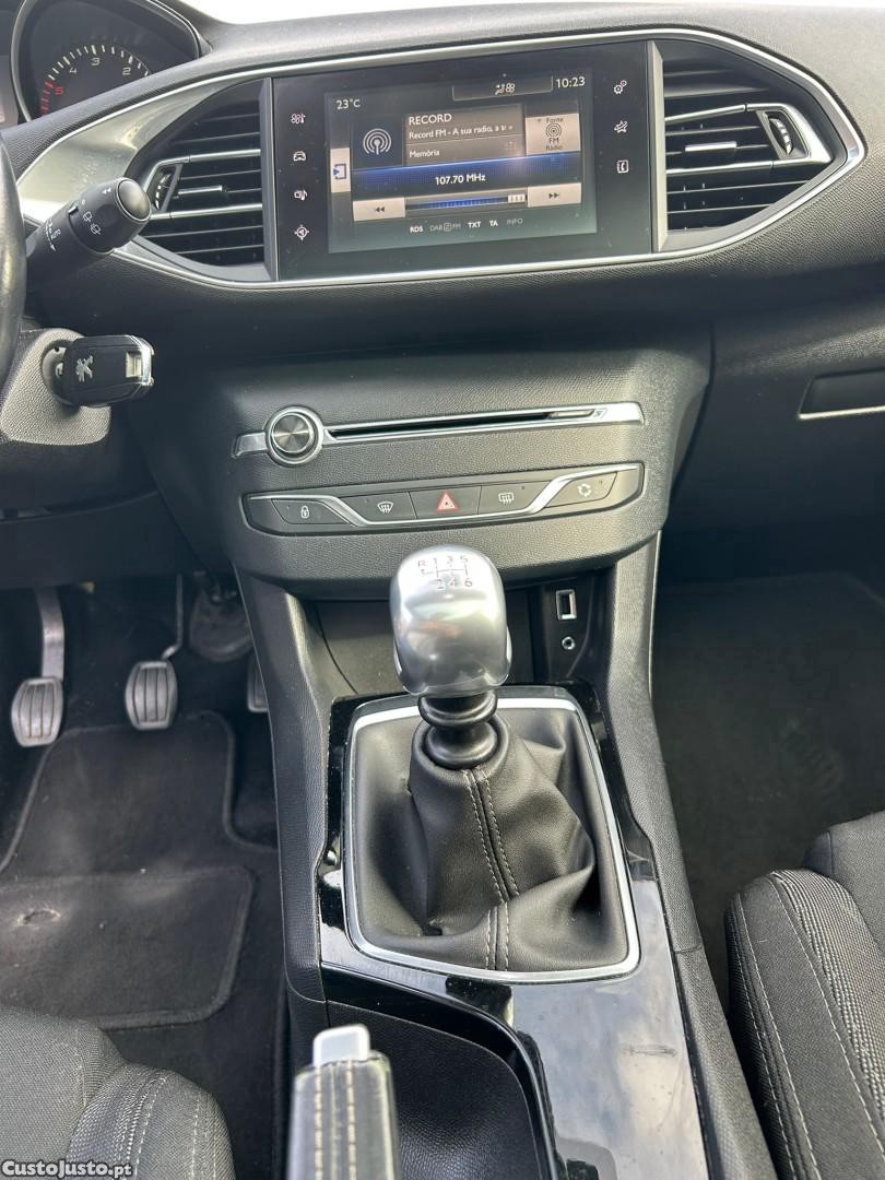 Peugeot 308 1.6 BlueHDi Allure — fotografia 3