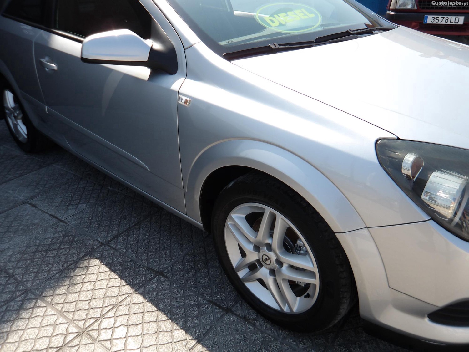 Opel Astra Gtc — fotografia 8