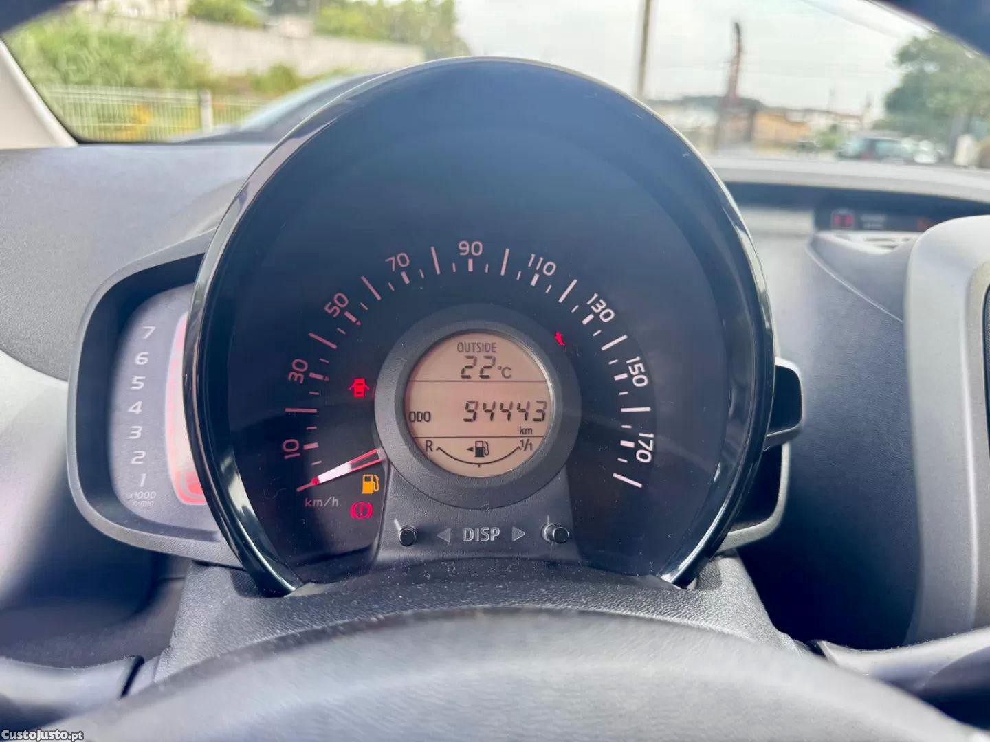 Toyota Aygo 1.0 x-clusiv — fotografia 11