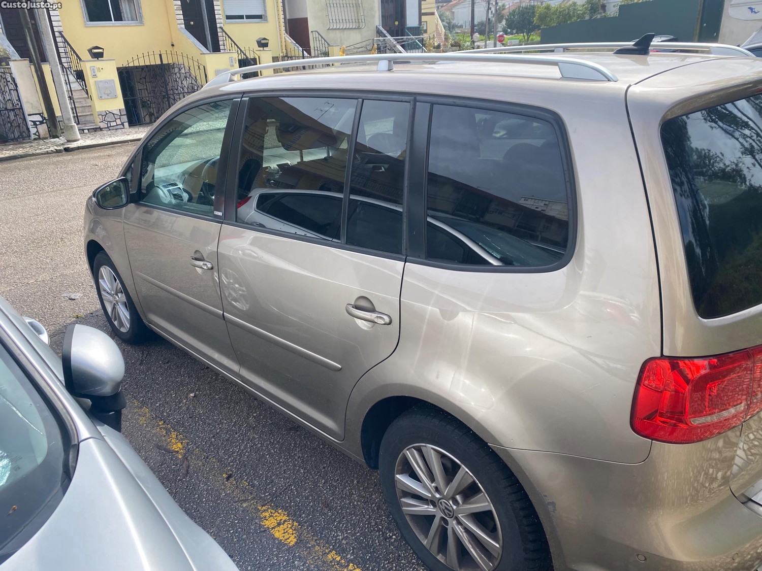 Volkswagen Touran 1.6 TDI Highline — fotografia 8