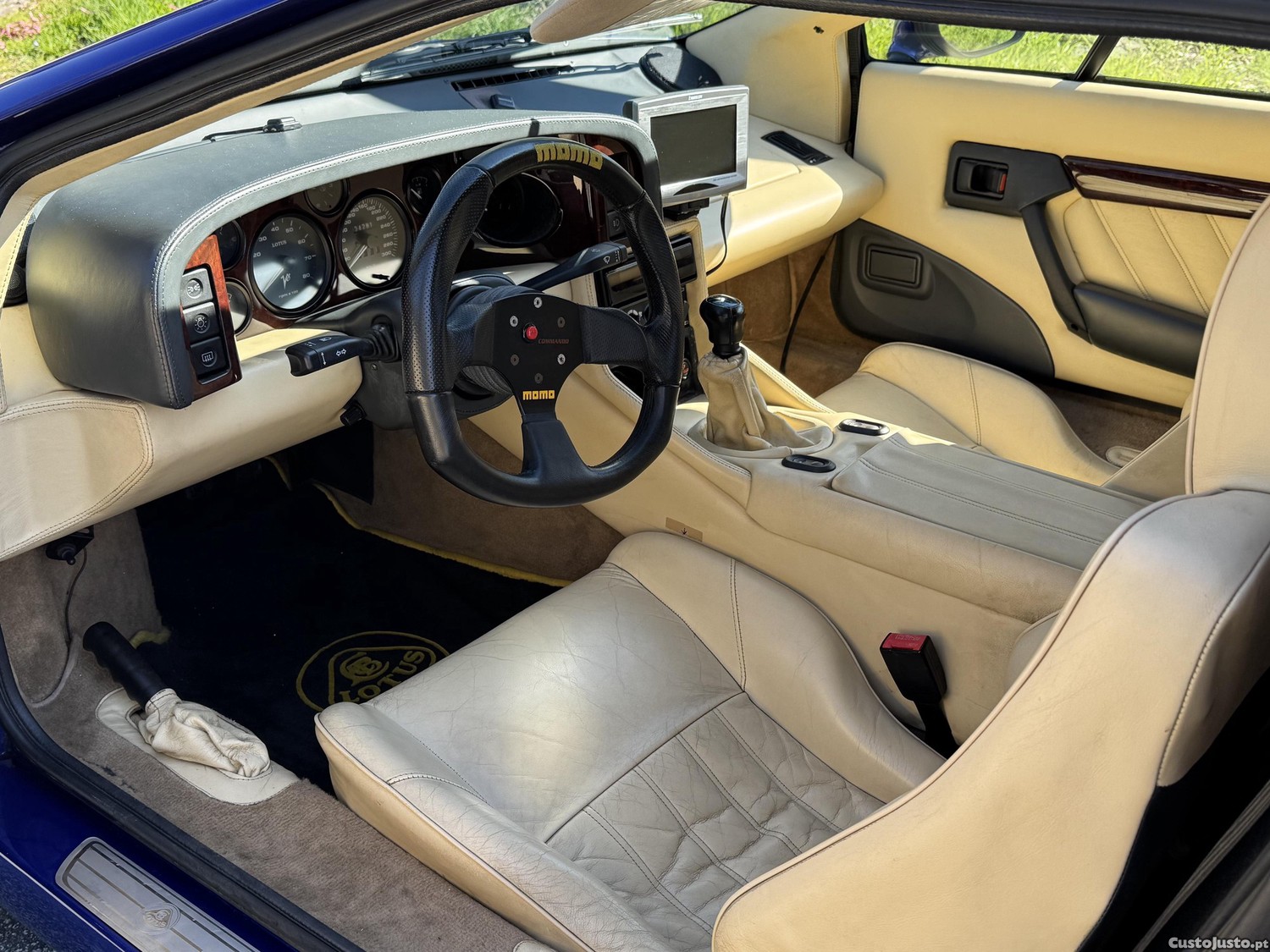 Lotus Esprit V8 Twin Turbo — fotografia 3