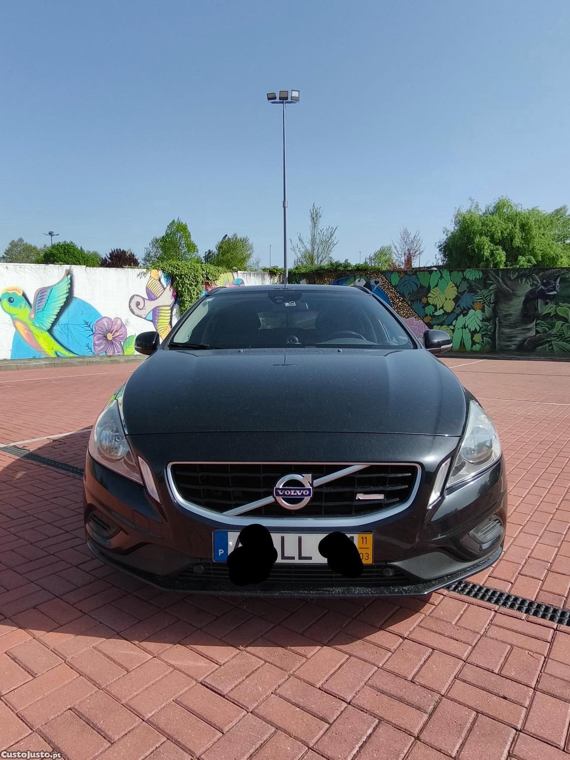 Volvo V60 R design 2.0 D3, motor5 cilindros — fotografia 4