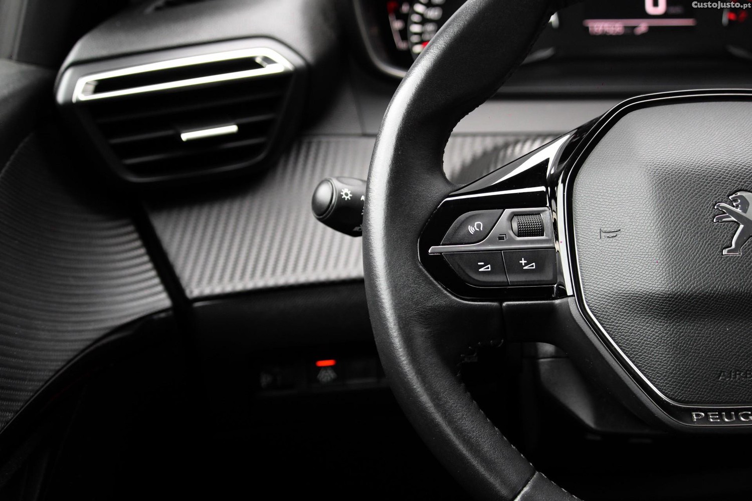 Peugeot 208 1.5 BlueHDi Active — fotografia 8