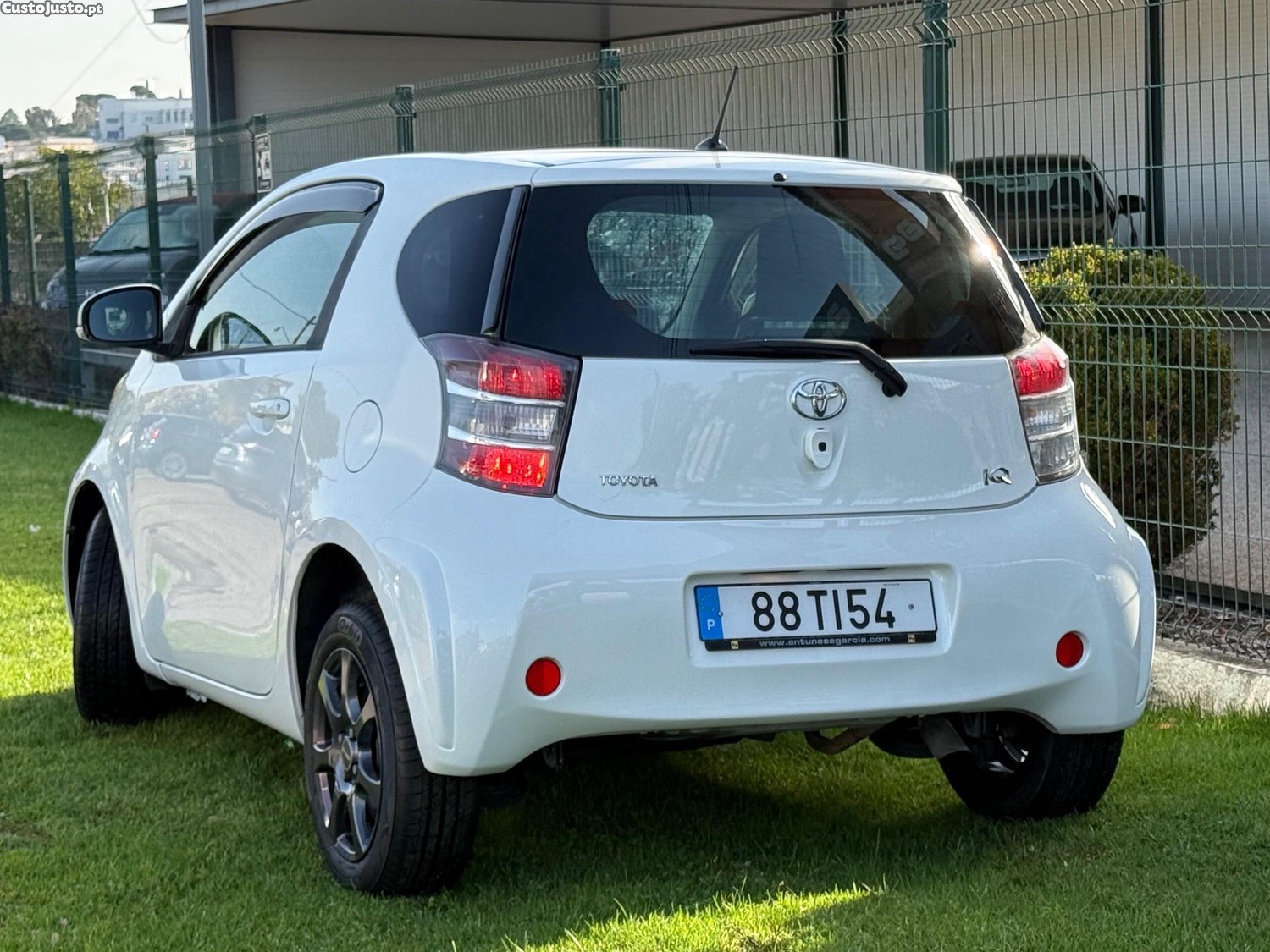 Toyota iQ 1.33 VVT-i - 10 foto 2