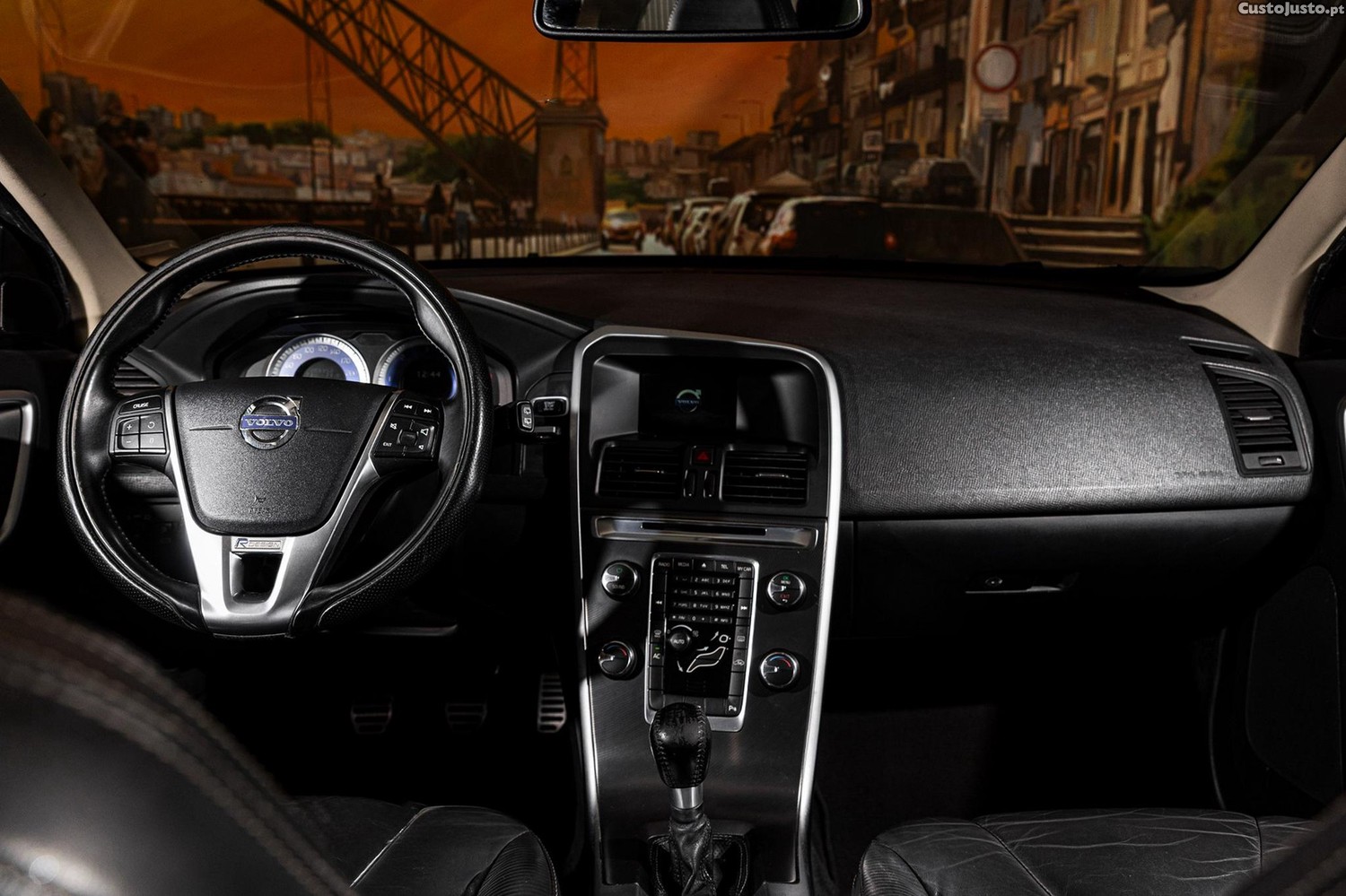 Volvo XC 60 2.0 D3 Drive R-Design — fotografia 13