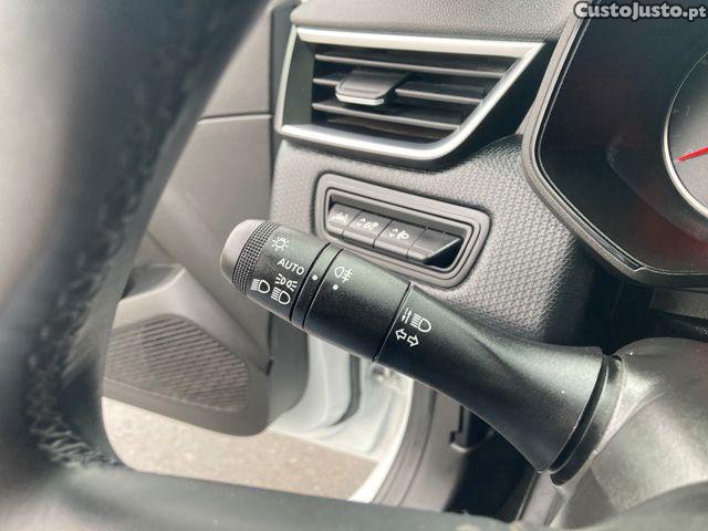 Renault Clio TCe 90 EQUILIBRE — fotografia 16