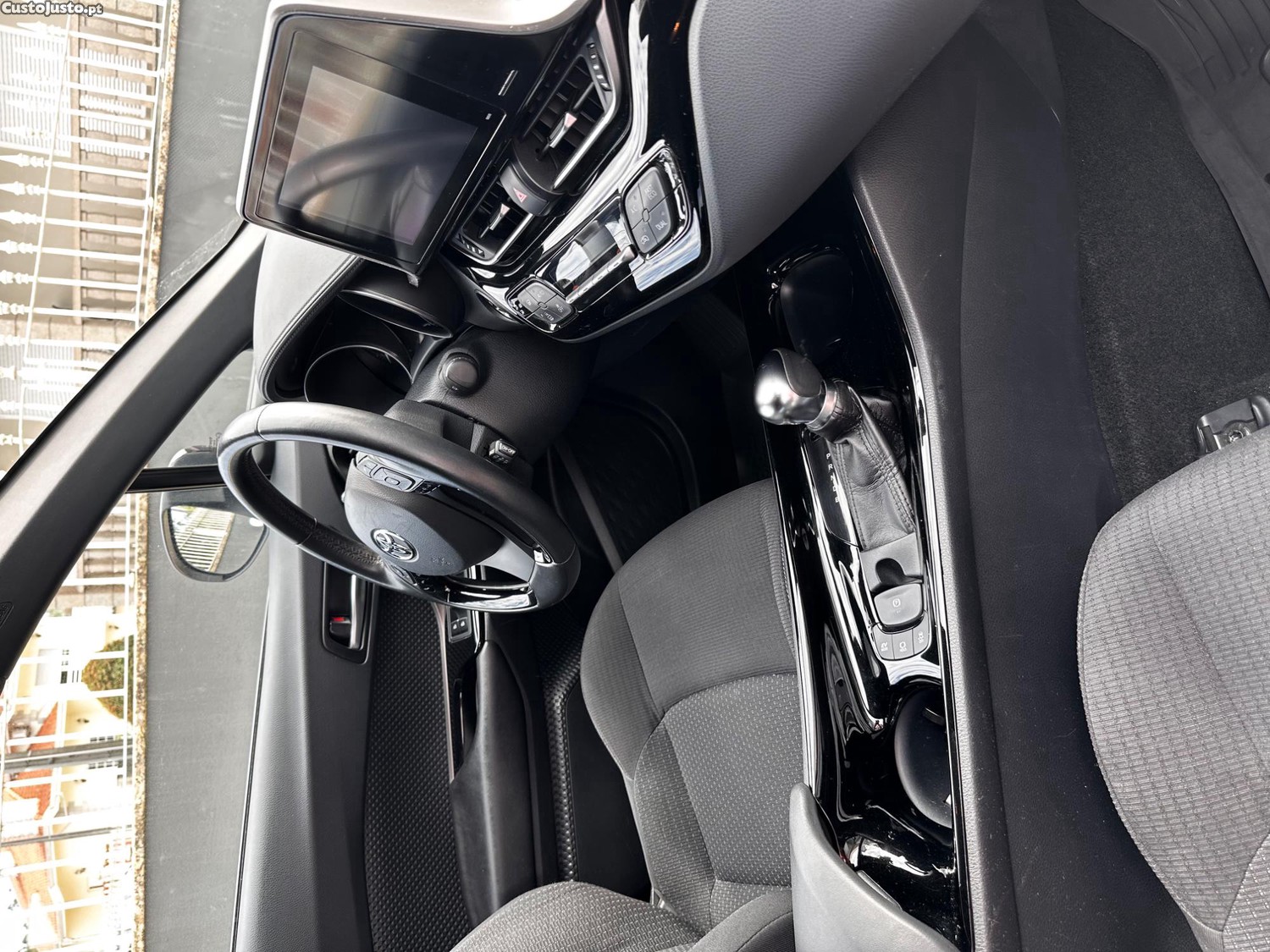 Toyota C-HR — fotografia 2