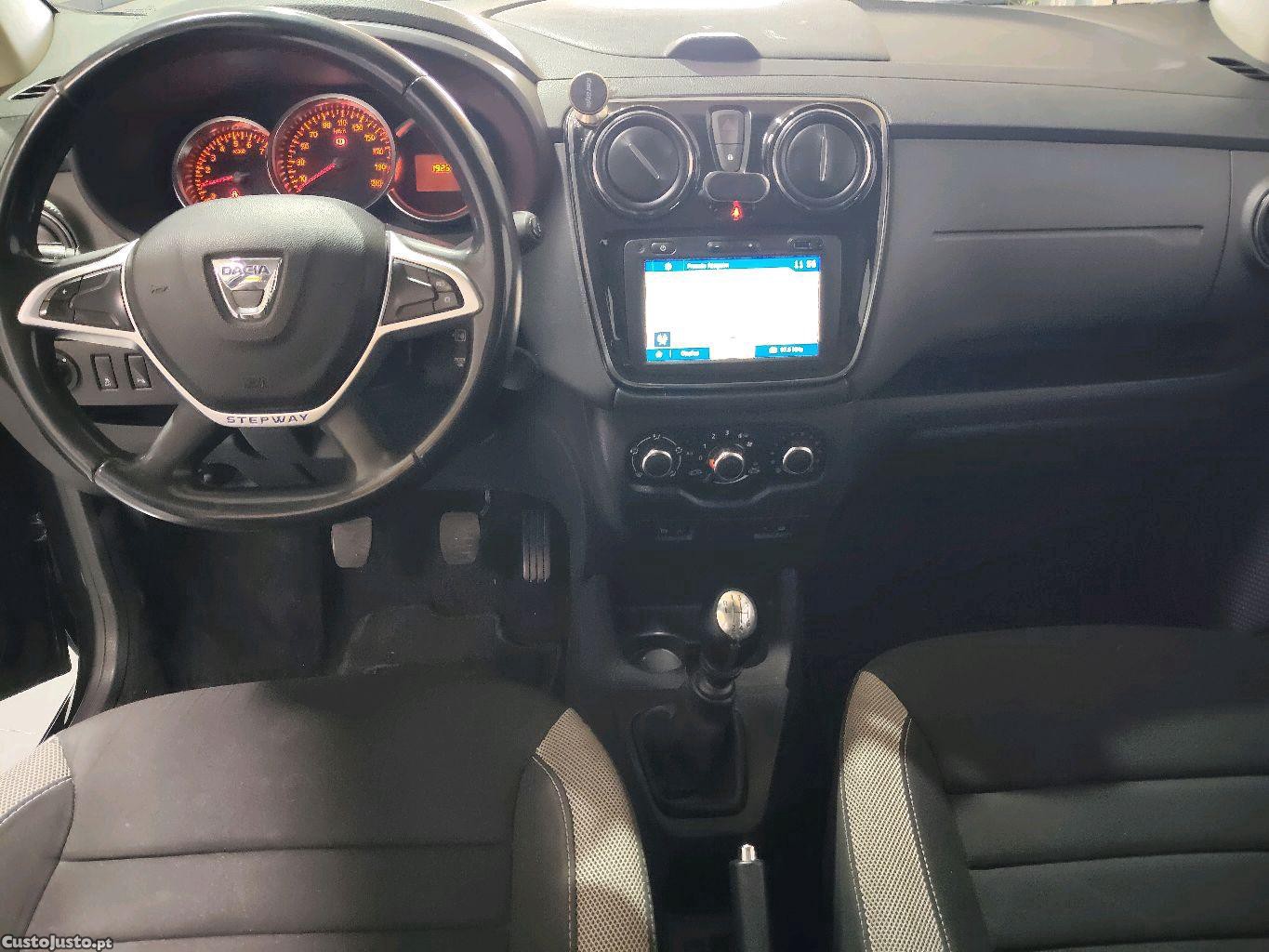 Dacia Lodgy 1.5 DCI 115cv 7L Stepway — fotografia 2
