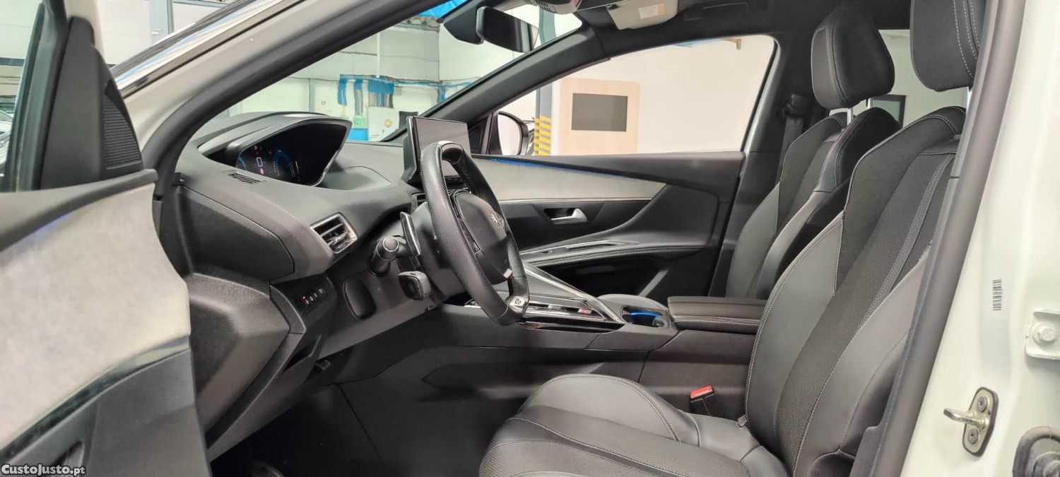Peugeot 3008 1.6 Hybrid GT e-EAT8 — fotografia 3