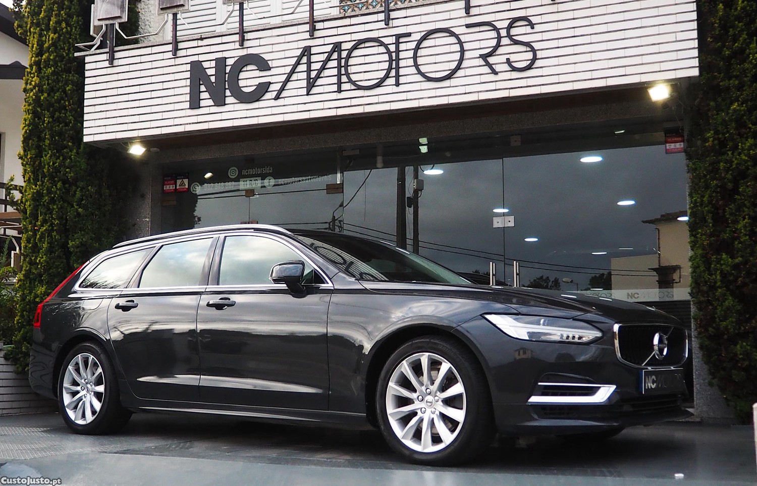 Volvo V90 2.0 T8 Momentum Plus AWD Geartronic — fotografia 11