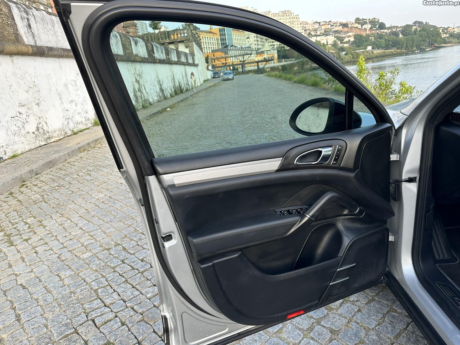 Porsche Cayenne S Hybrid — fotografia 11