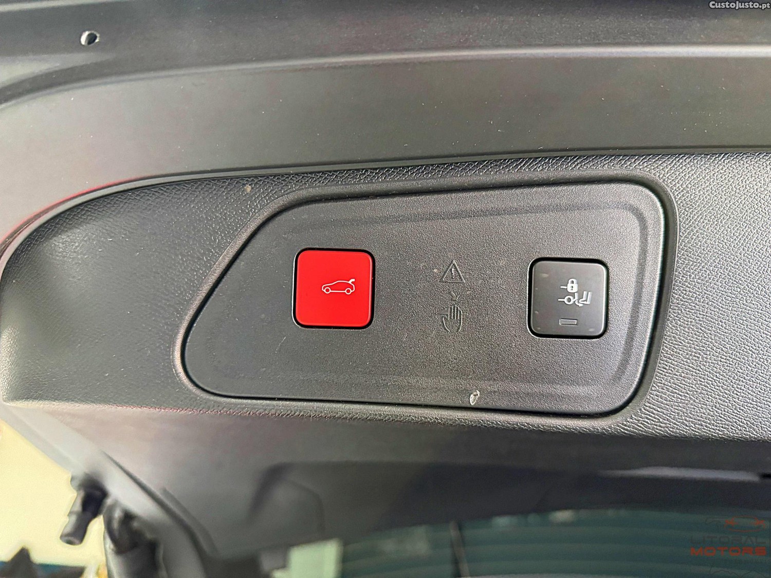 Peugeot 3008 1.2 PureTech Allure Pack EAT8 — fotografia 15