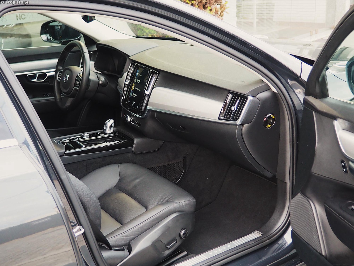 Volvo V90 2.0 T8 Momentum Plus AWD Geartronic — fotografia 5