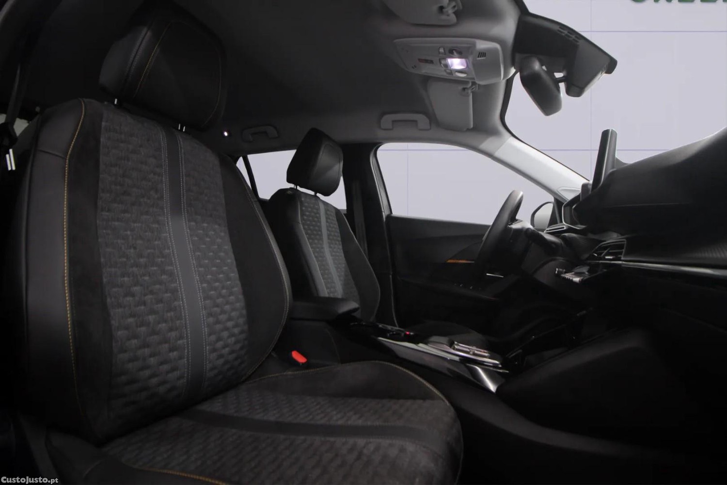 Peugeot e-2008 Allure — fotografia 3