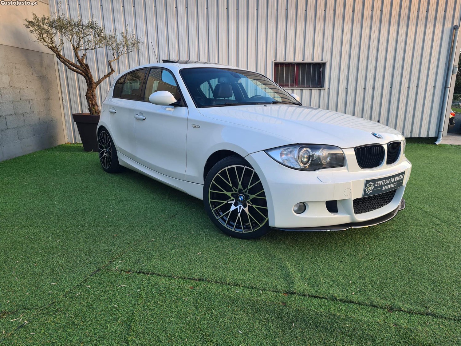 BMW 118 d Pack M - 09 — photo 2