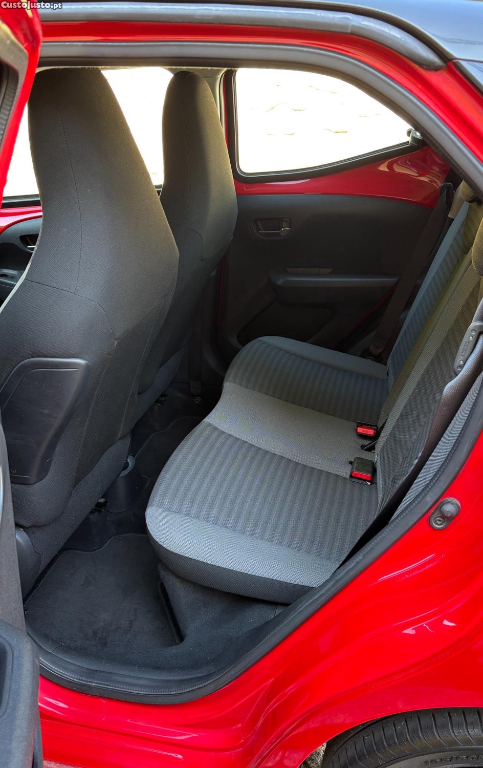 Toyota Aygo X 1.0 VVT-iAutomático — fotografia 4