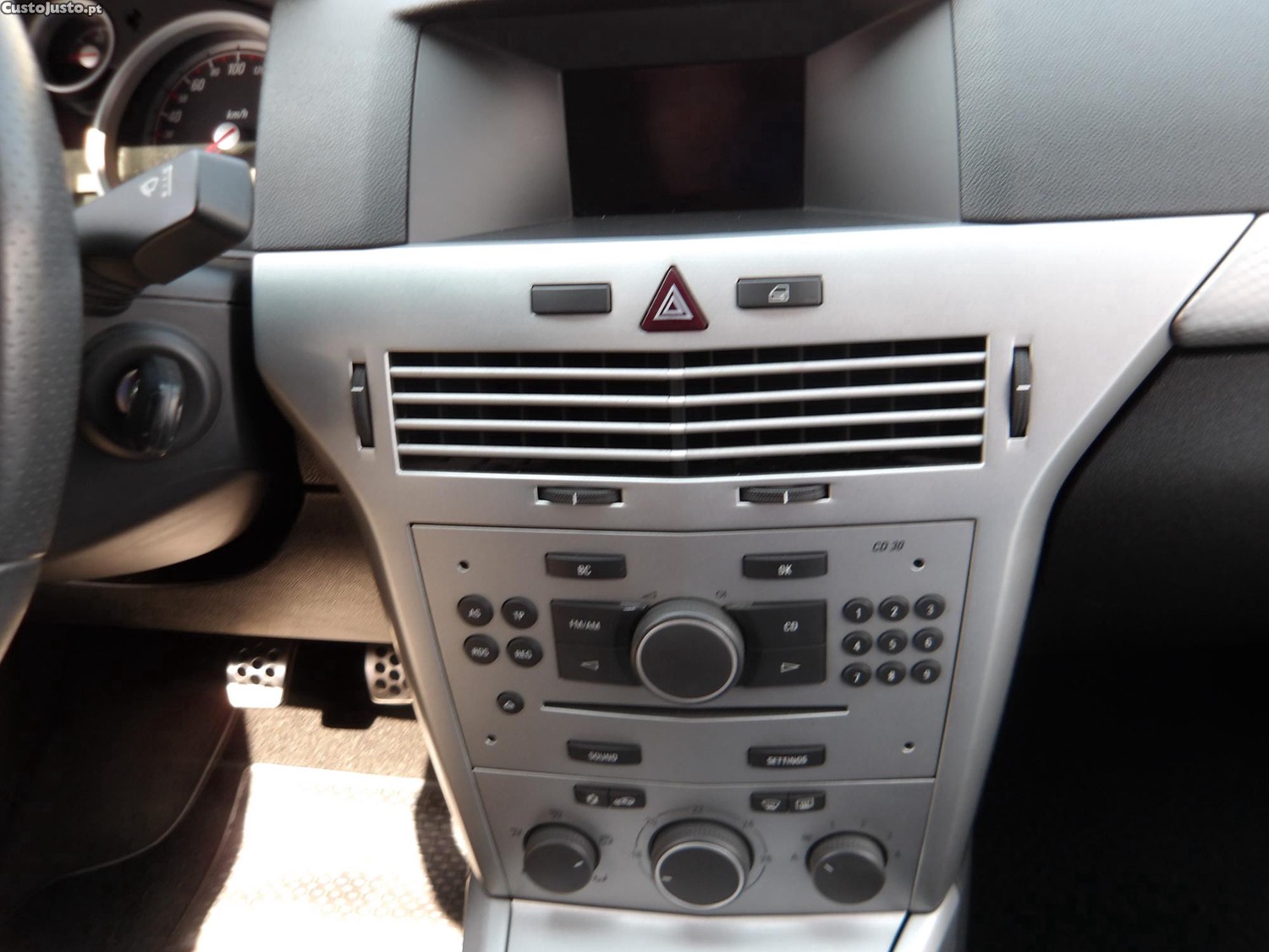 Opel Astra Gtc — fotografia 2