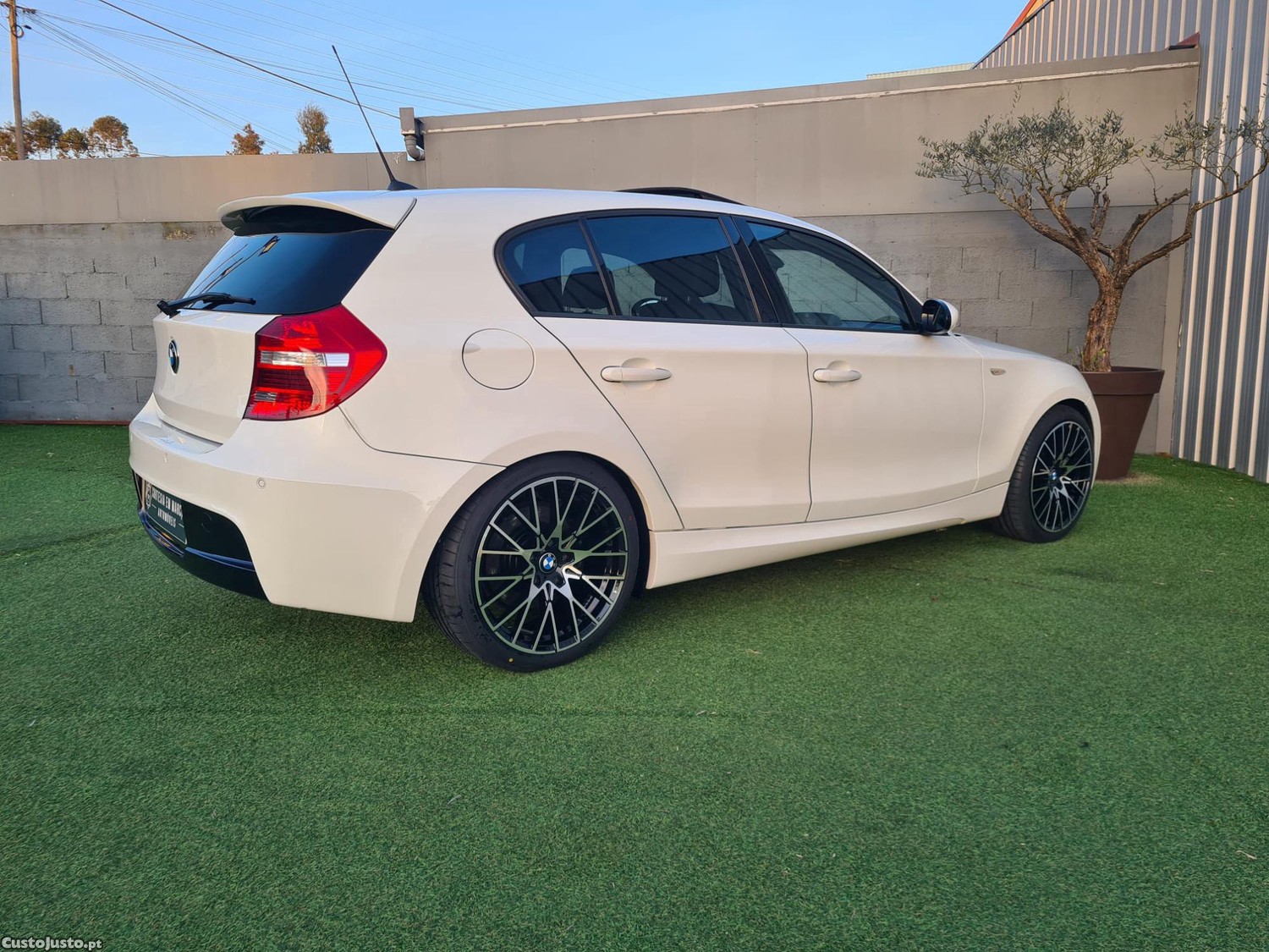 BMW 118 d Pack M - 09 — photo 3
