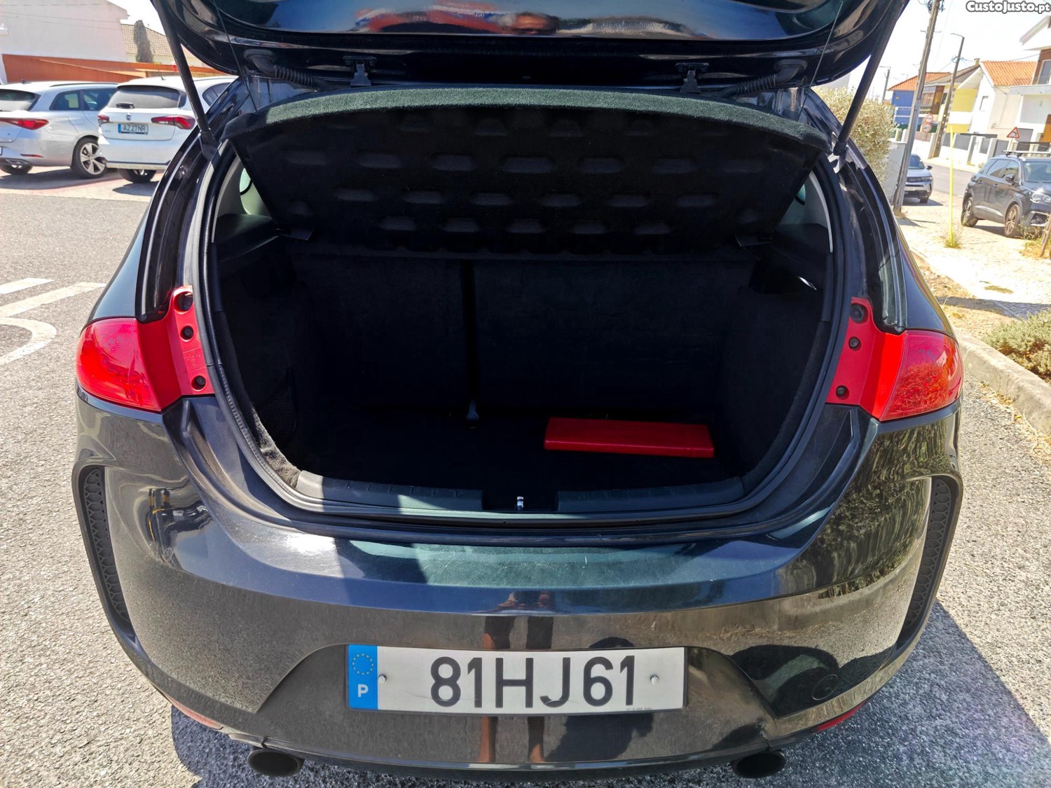 SEAT Leon FR 2.0 TDI 170cv — fotografia 3