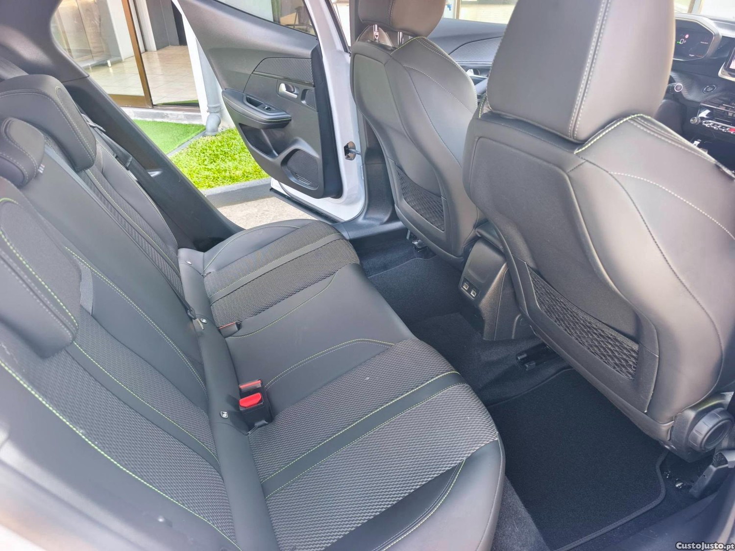 Peugeot e-2008 GT Pack 54kw — fotografia 4