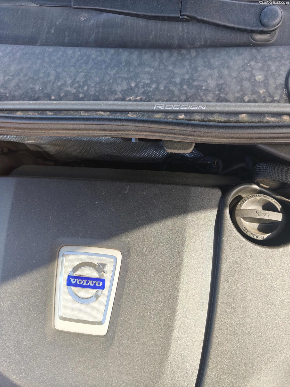 Volvo V60 R design 2.0 D3, motor5 cilindros — fotografia 5