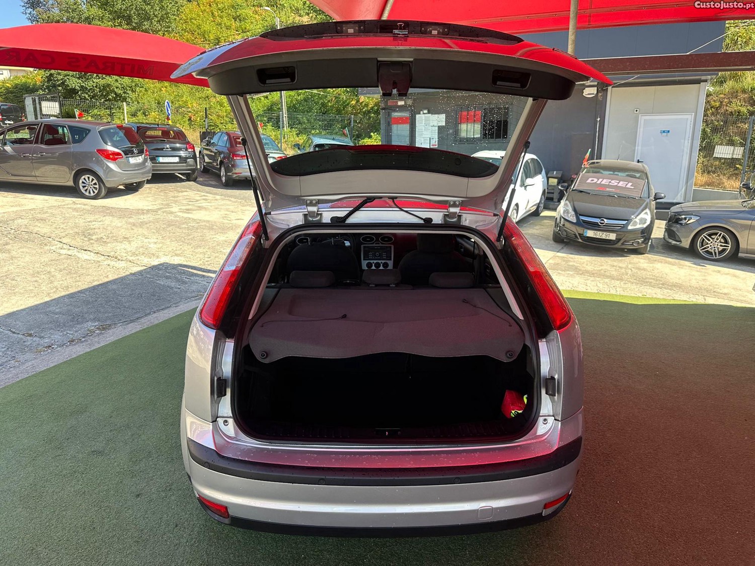 Ford Focus 1.6 TDCI — fotografia 15