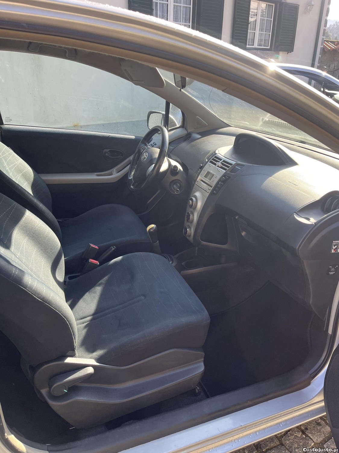Toyota Yaris 1.0 — fotografia 2