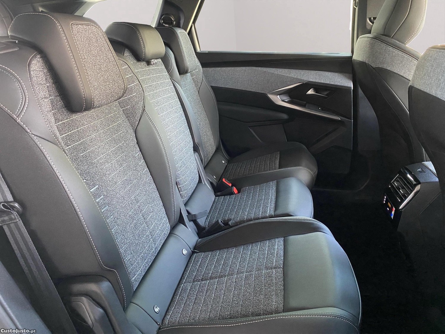 Peugeot e-5008 73 kWh Allure — fotografia 4