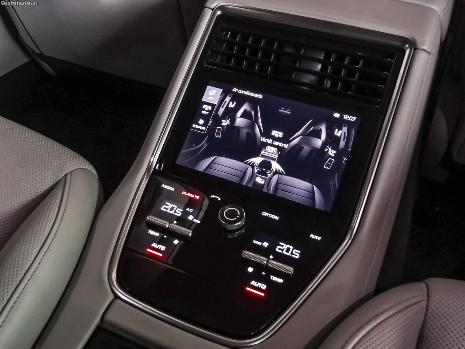 Porsche Panamera 4 E-HYBRID — fotografia 7