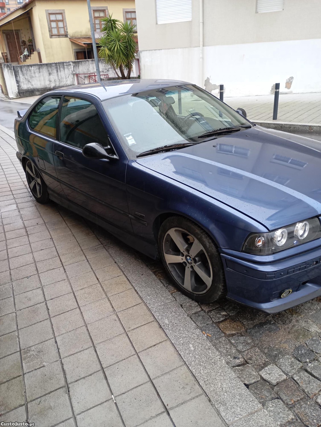 BMW 318 Motor 120 D — fotografia 2