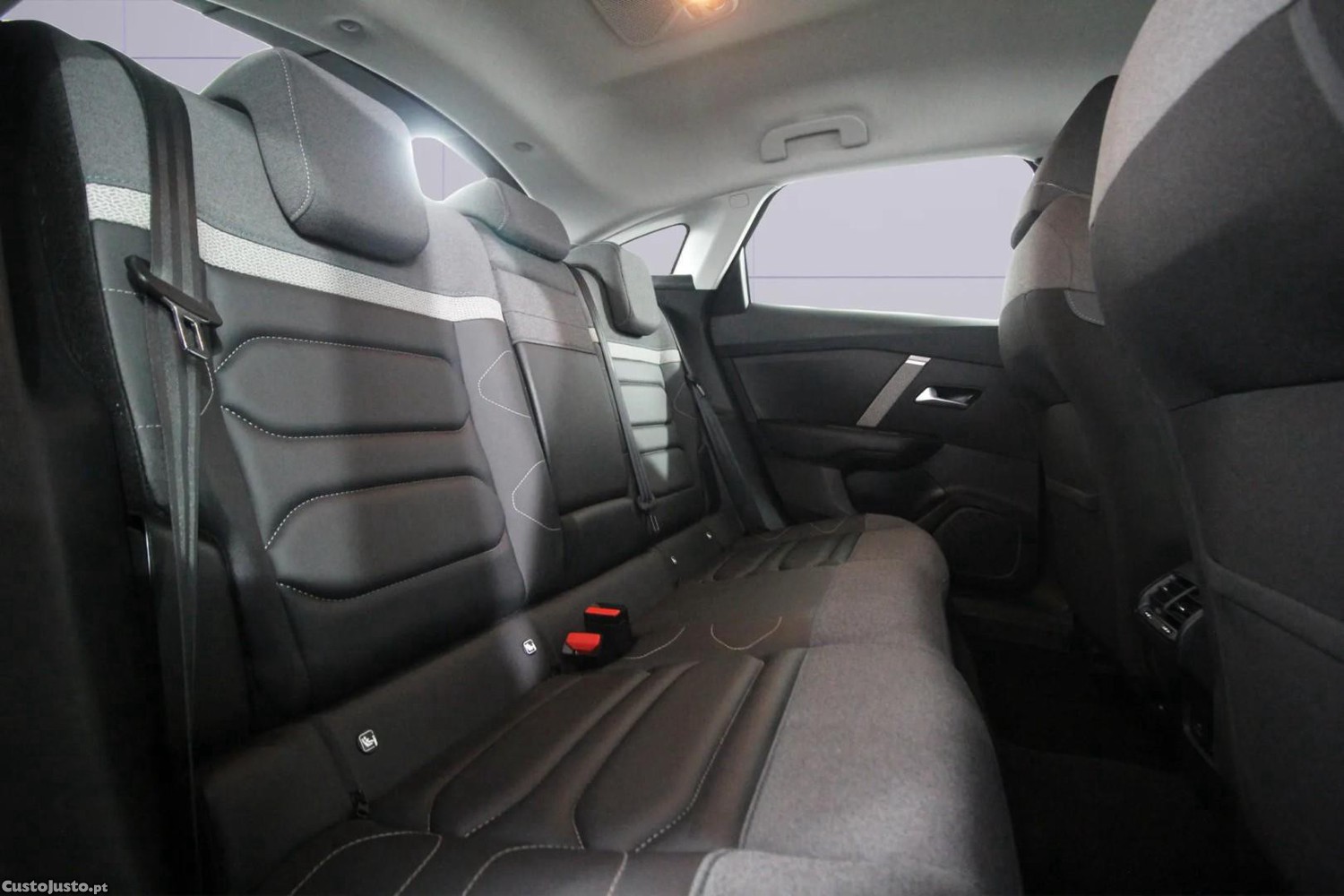 Citroën e-C4 50 kWh Shine Pack — fotografia 4