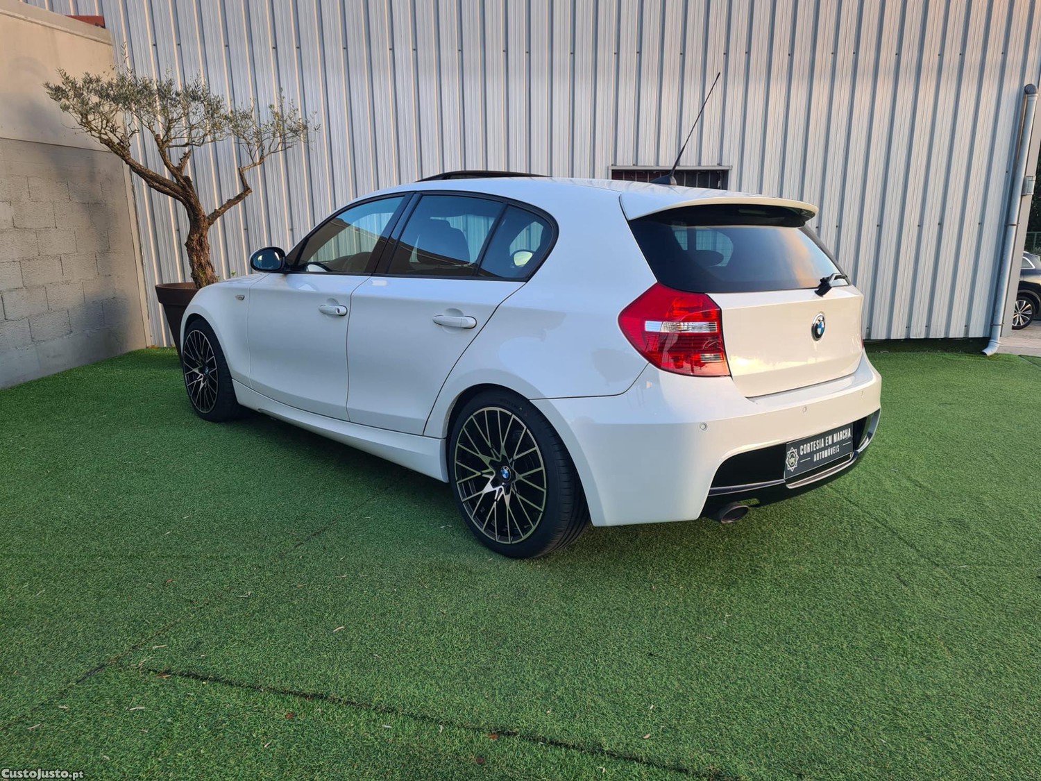 BMW 118 d Pack M - 09 — photo 4