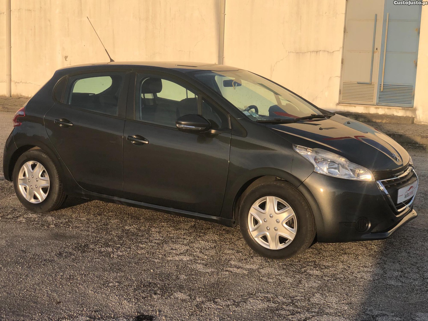 Peugeot 208 1.2i 2015 — fotografia 4