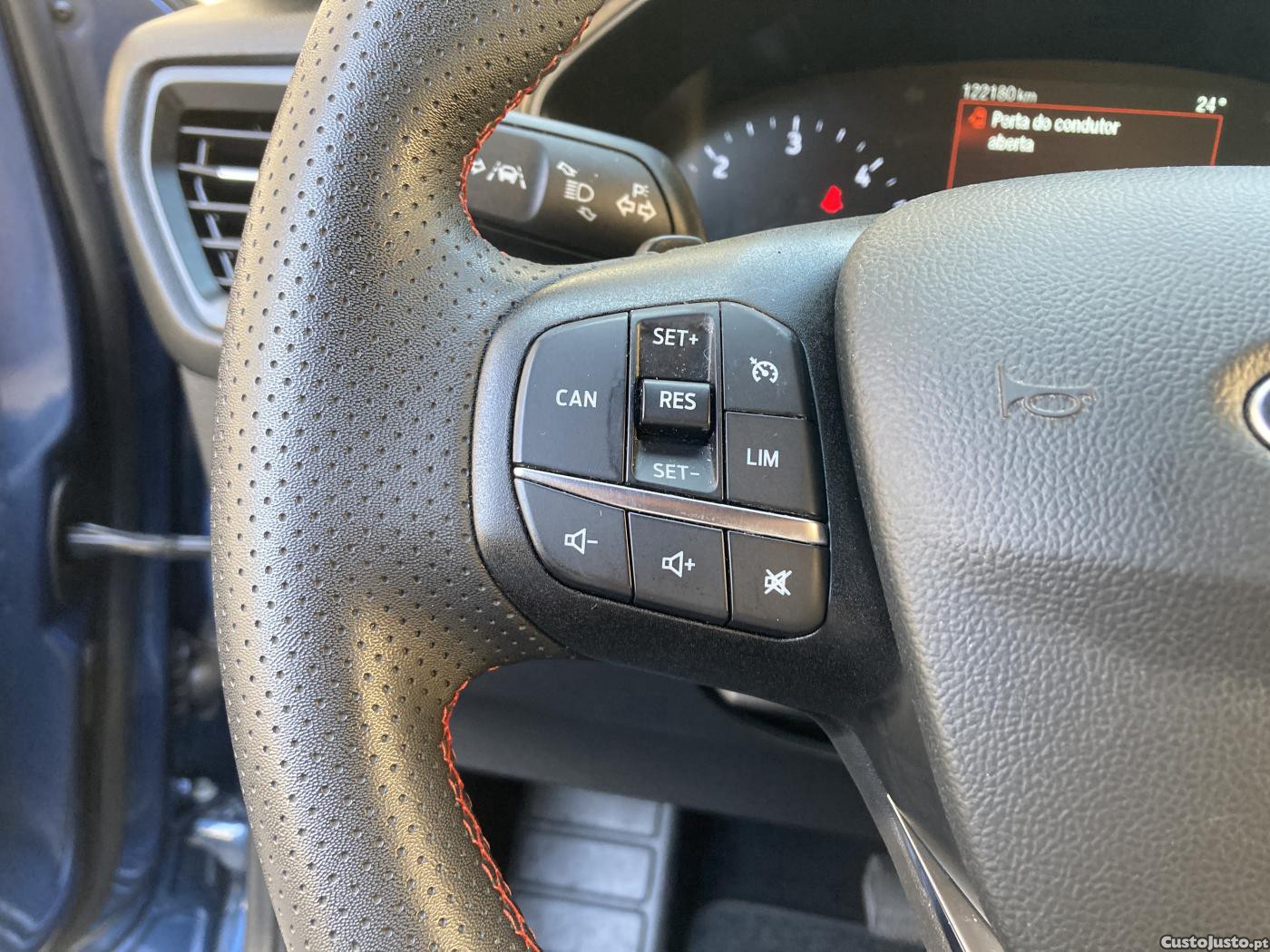 Ford Focus 1.5 TDCi EcoBlue ST- — fotografia 17