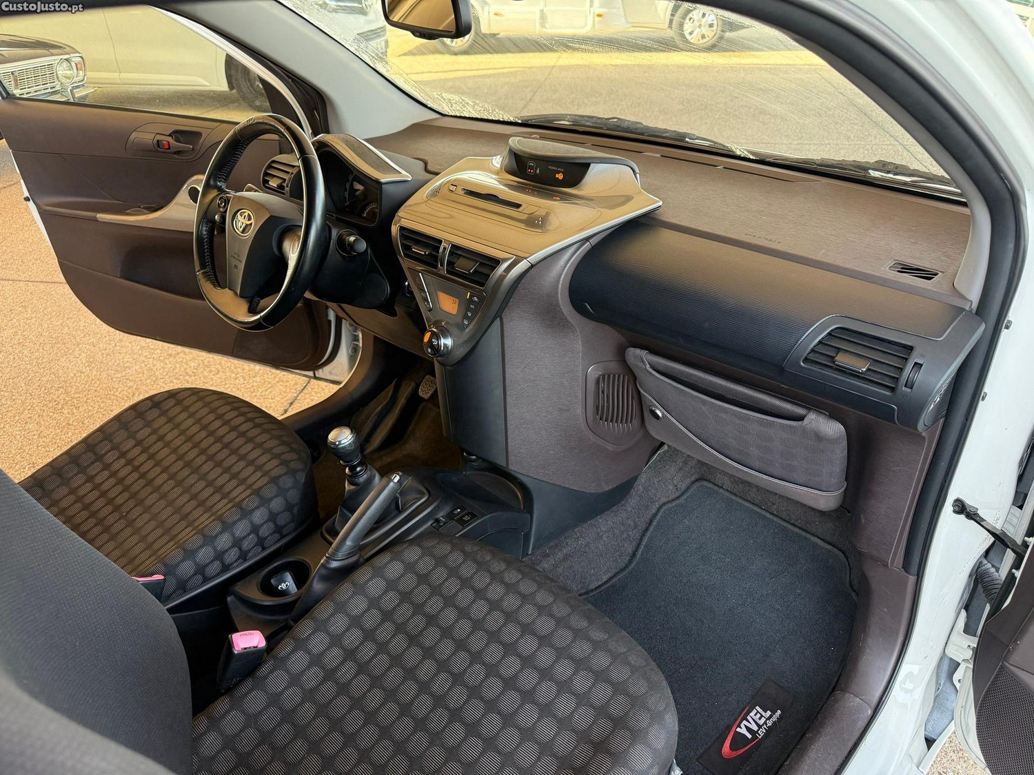 Toyota iQ 1.33 VVT-i - 10 foto 5
