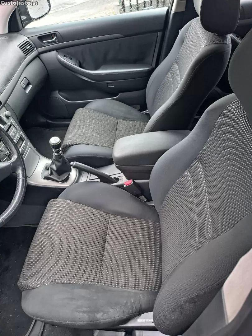 Toyota Avensis Lb 2.0 d-4d — fotografia 3