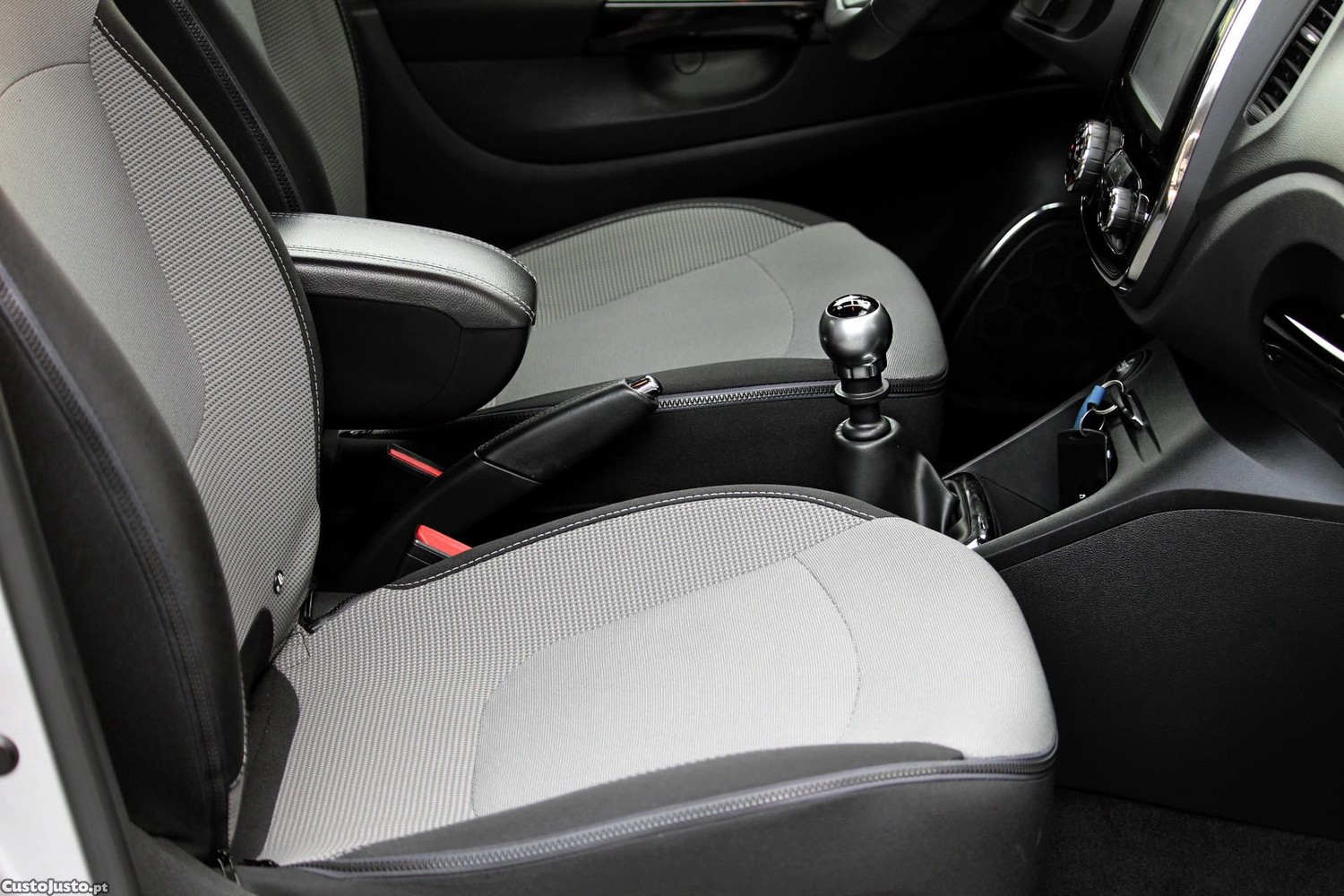Renault Captur 1.5 dCi Exclusive — fotografia 16