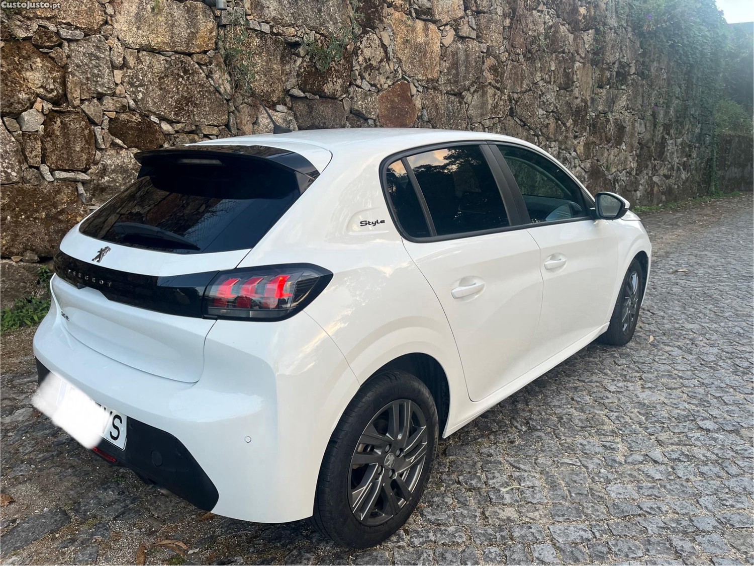 Peugeot 208 1.2 — fotografia 2