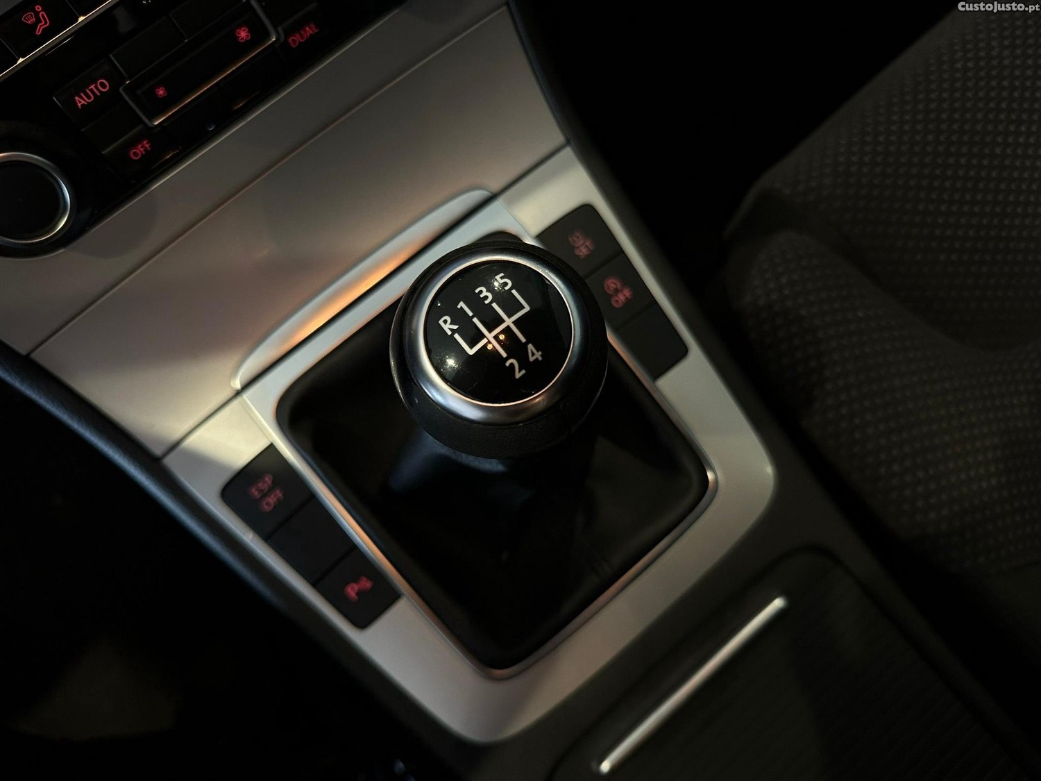 Volkswagen Passat 1.6 TDI Confortline BM — fotografia 12