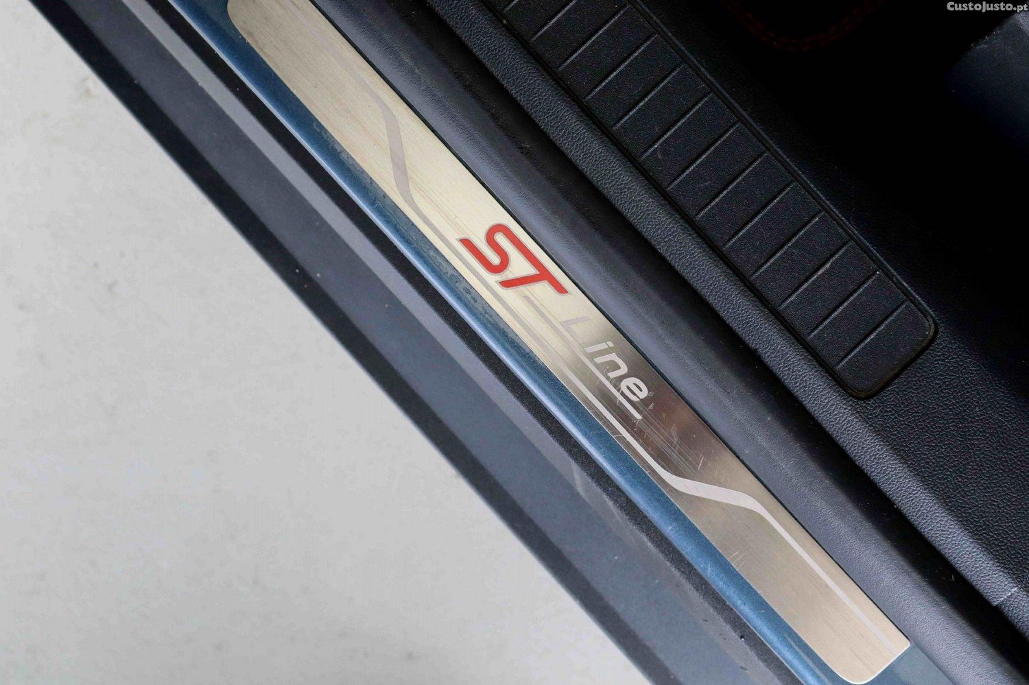Ford Kuga 1.5 EcoBoost ST-Line X — fotografia 10