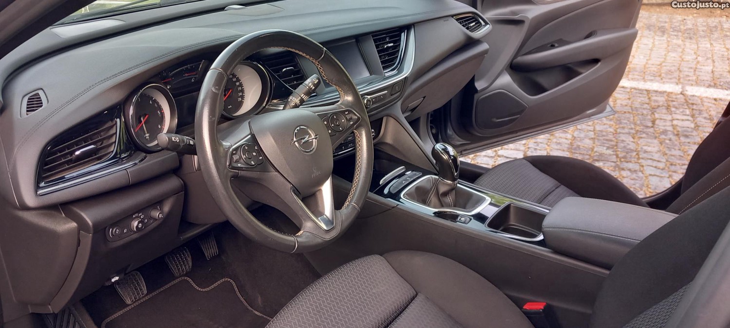 Opel Insignia Sport Tourer 1.5 Business — fotografia 8