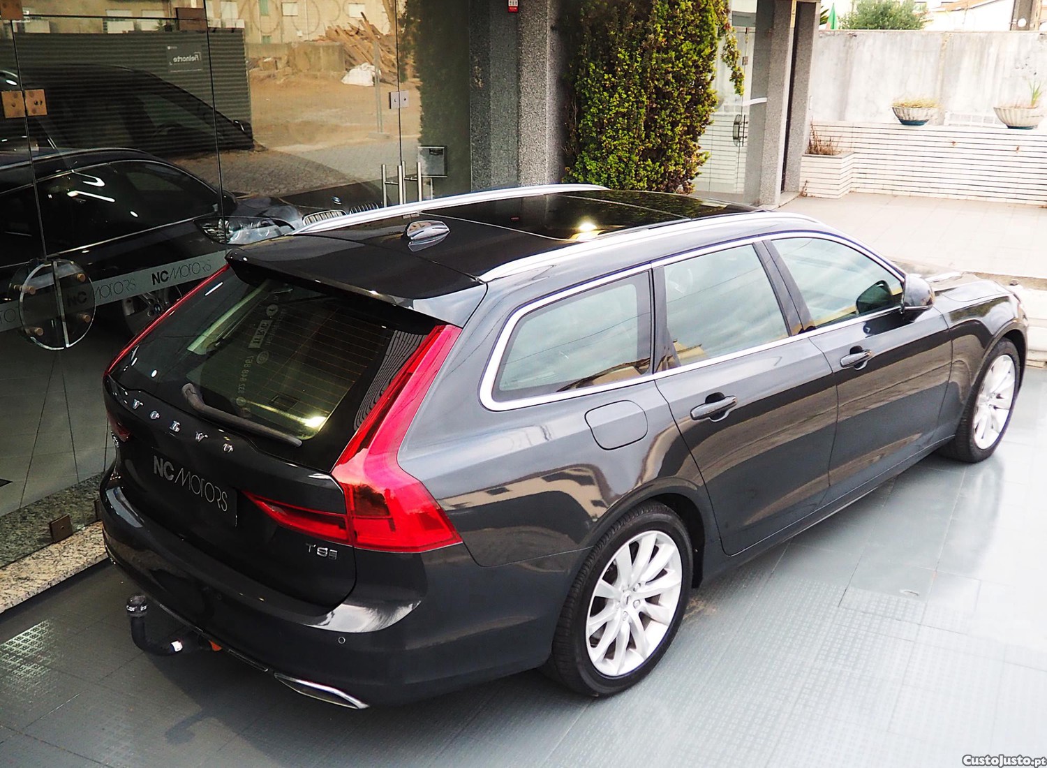 Volvo V90 2.0 T8 Momentum Plus AWD Geartronic — fotografia 7