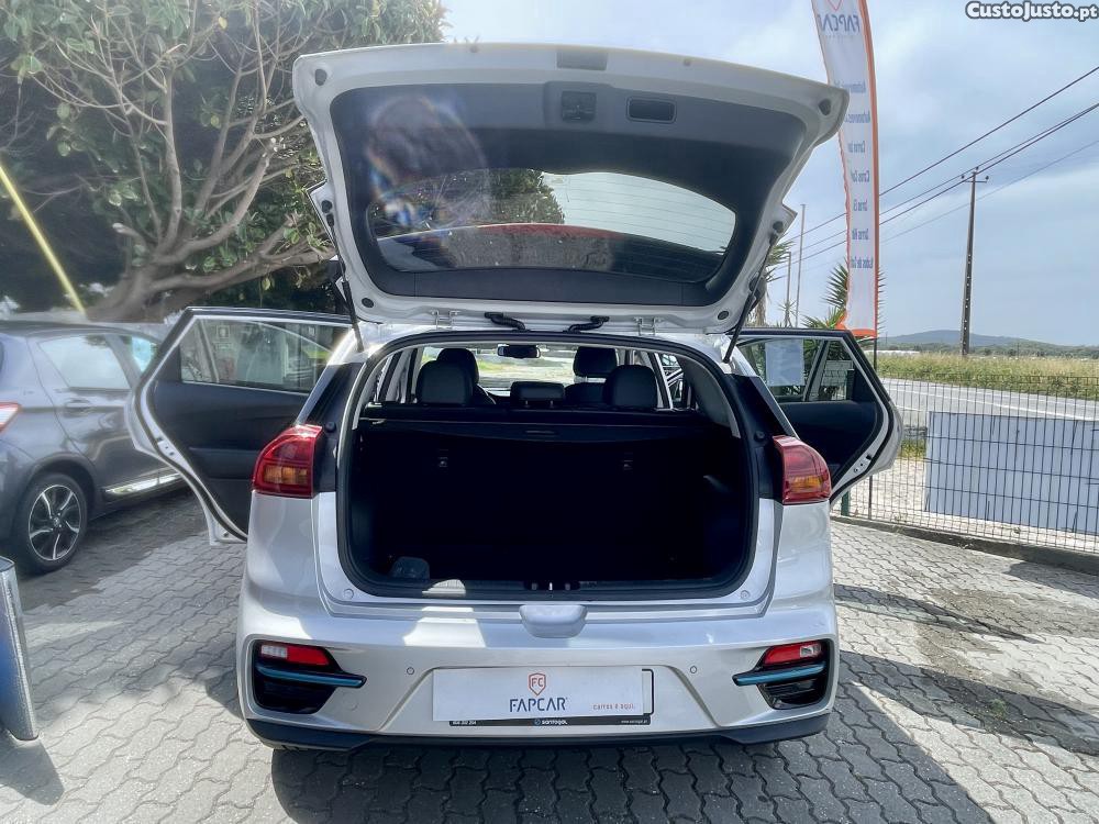 Kia e-Niro 64kWh Tech — fotografia 8