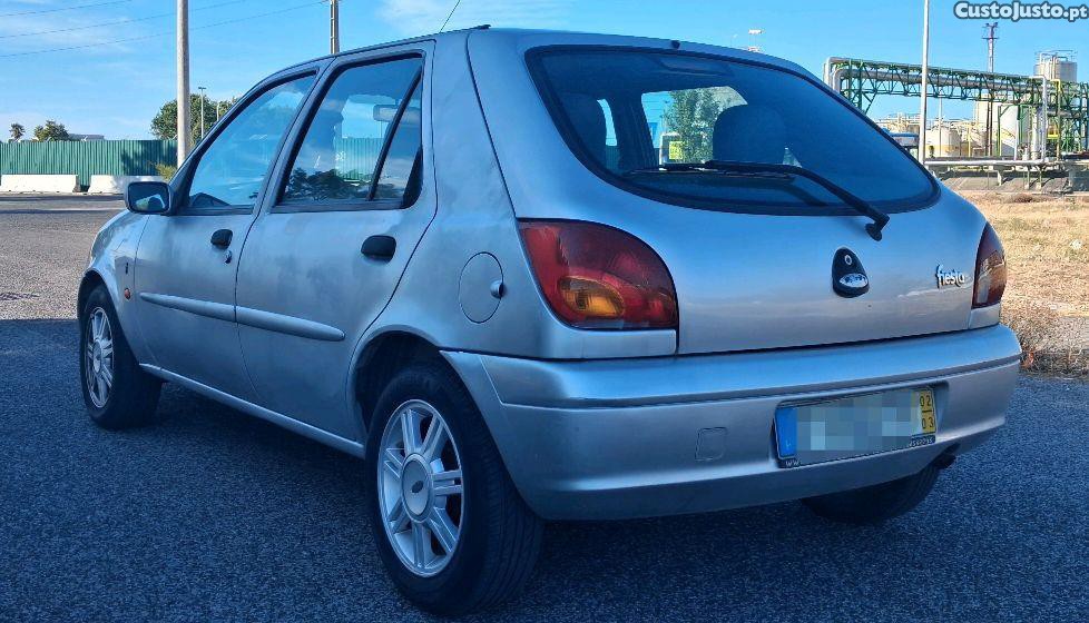 Ford Fiesta ghia — fotografia 9