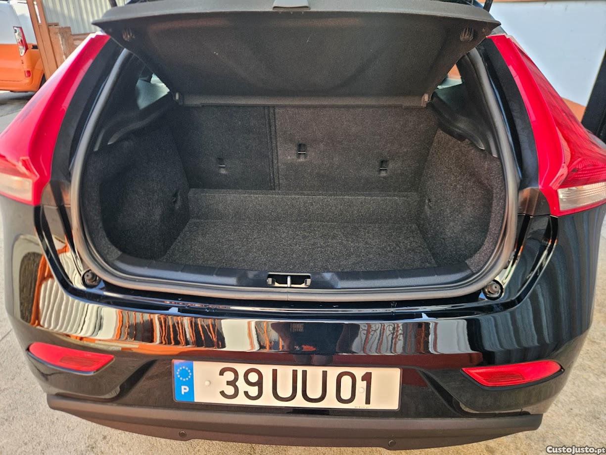 Volvo V40 R-DESIGN — fotografia 5
