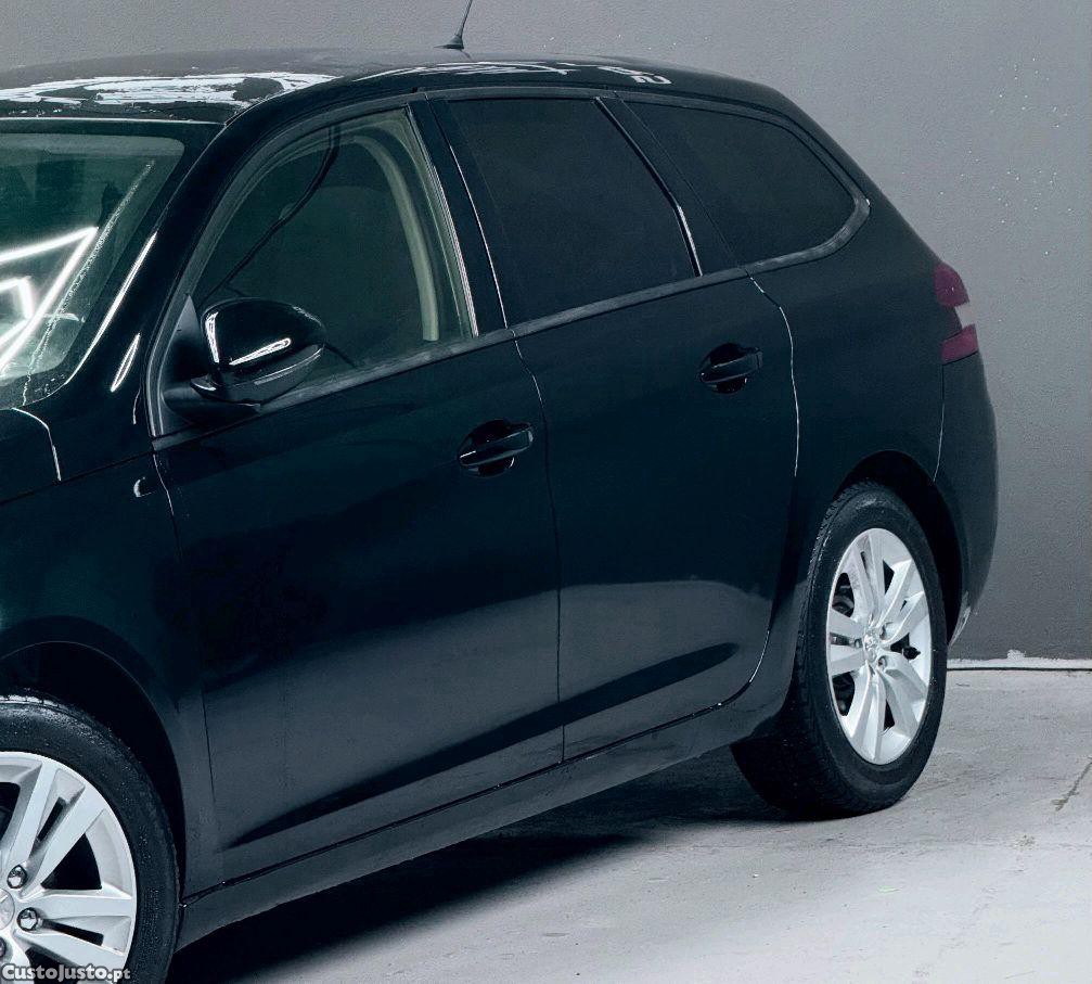 Peugeot 308 SW BlueHDi 130 EAT8 Stop & Start Allure Pack — fotografia 3